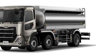 UDトラックス、８Ｌエンジン搭載の前輪２軸タンクローリー車を販売開始