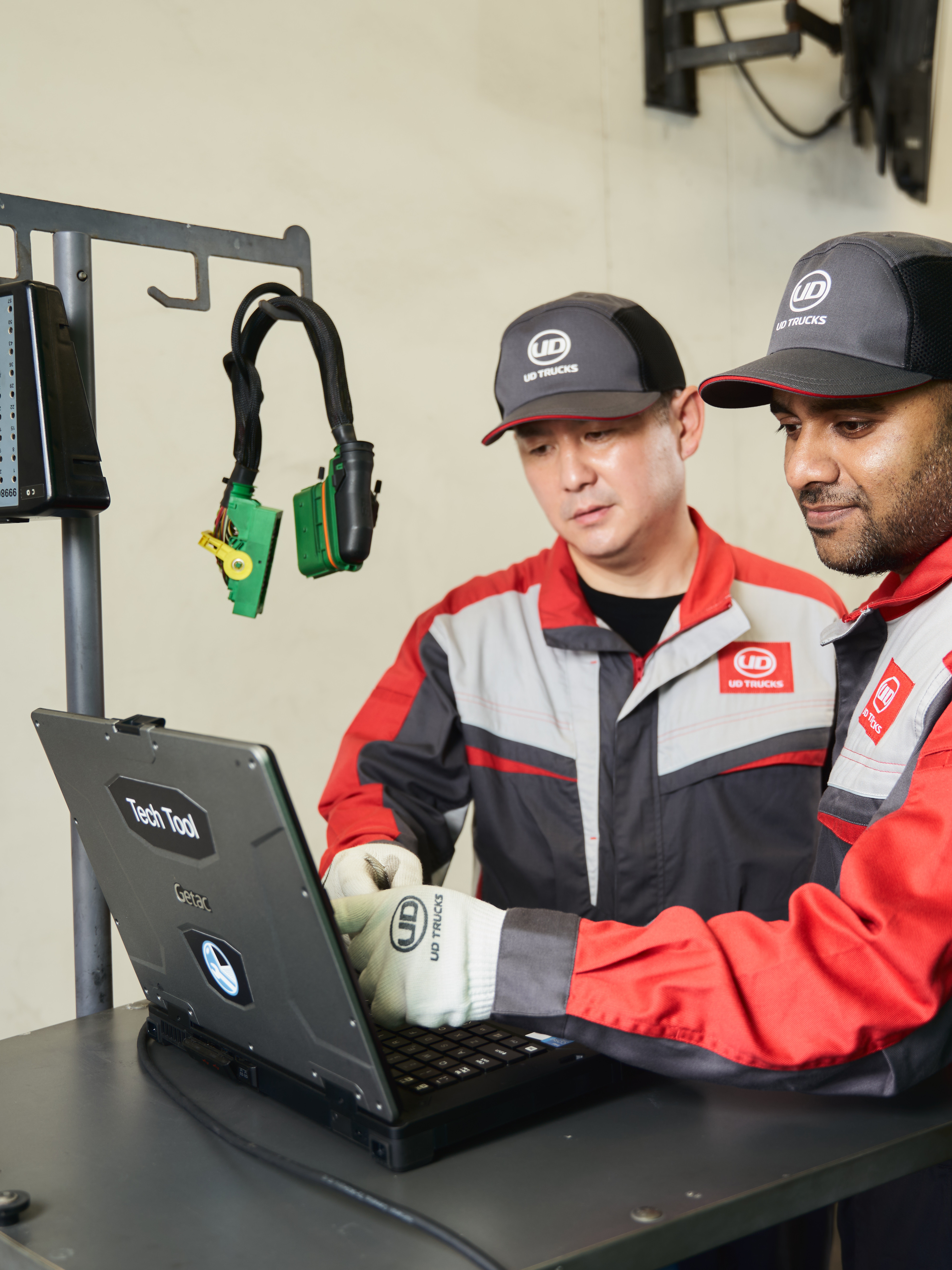 UD Trucks Service - two mechanical technicians